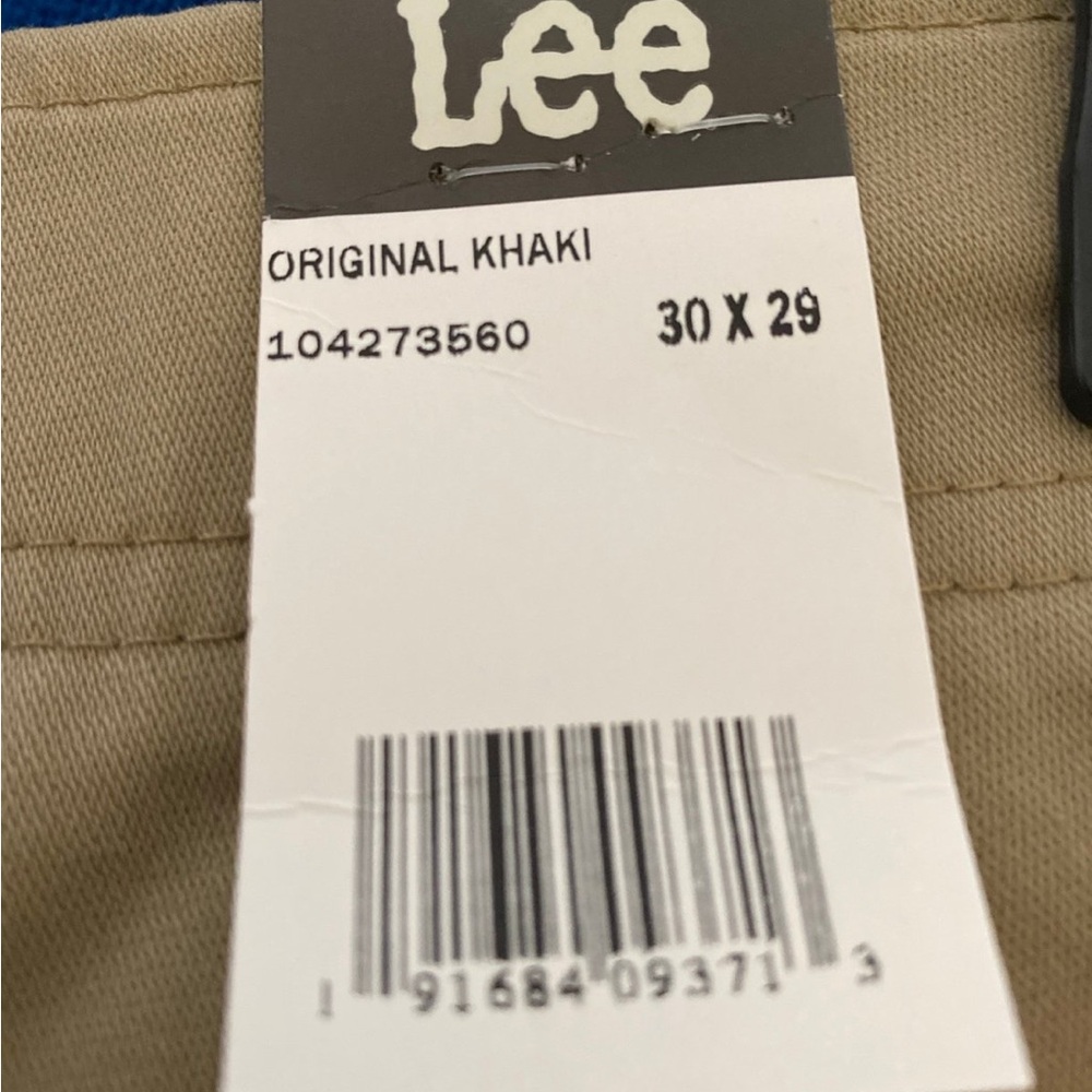 Lee - Picture 2 of 9